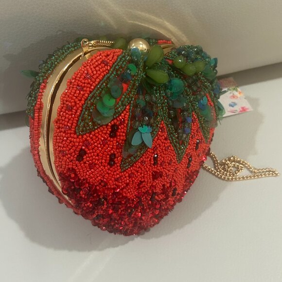 Handcrafted in India Strawberry Beaded Sequin Crossbody Bag Purse NWT - Picture 2 of 3